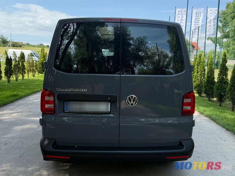 2017' Volkswagen Transporter photo #5