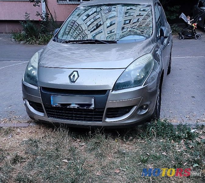 2010' Renault Scenic photo #1