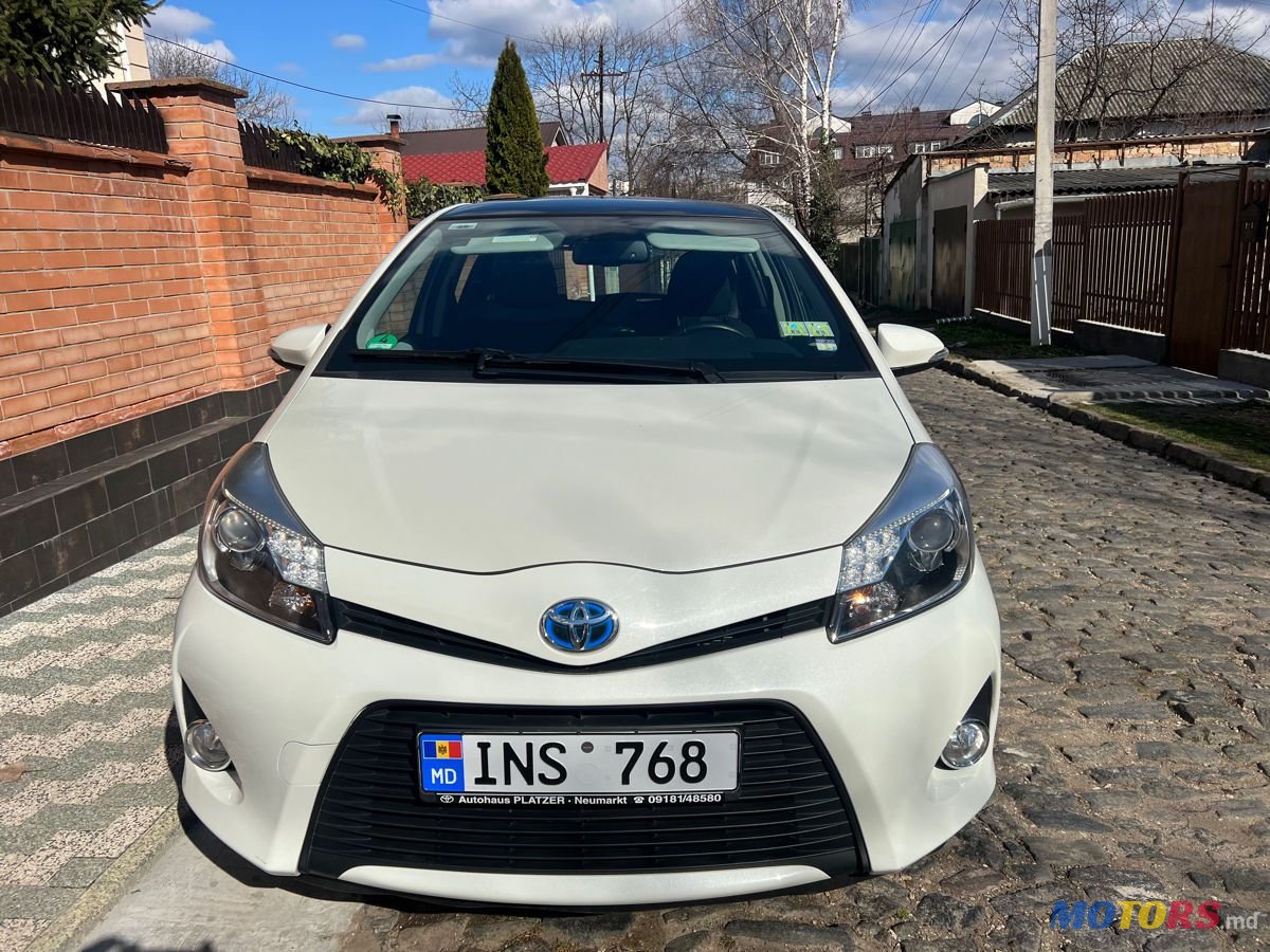 2013' Toyota Yaris photo #2