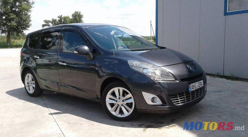 2010' Renault Scenic photo #1