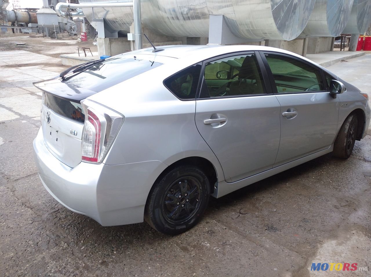 2013' Toyota Prius Plus photo #3