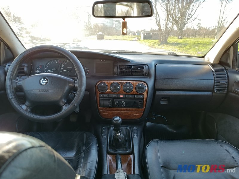 1996' Opel Omega B photo #2
