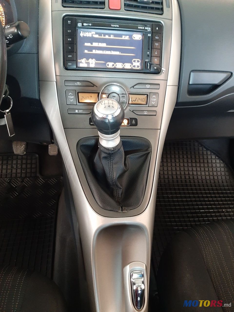 2009' Toyota Auris photo #6