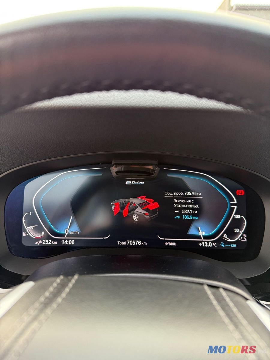 2020' BMW 5 Series photo #6