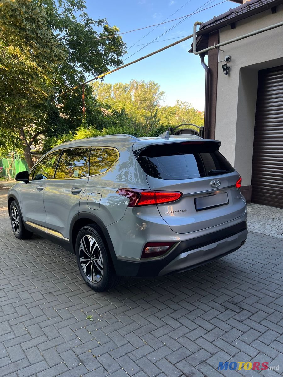 2018' Hyundai Santa Fe photo #2