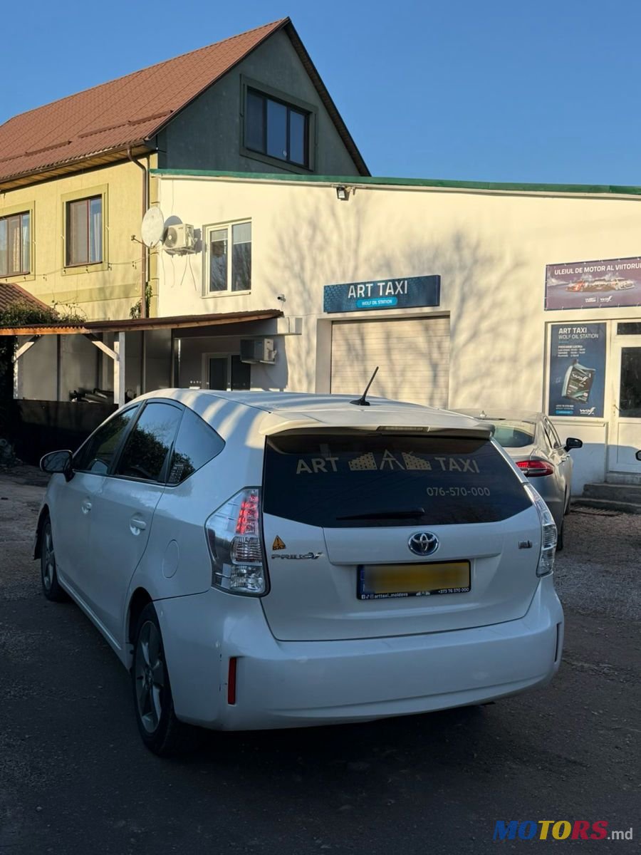 2013' Toyota Prius v photo #5