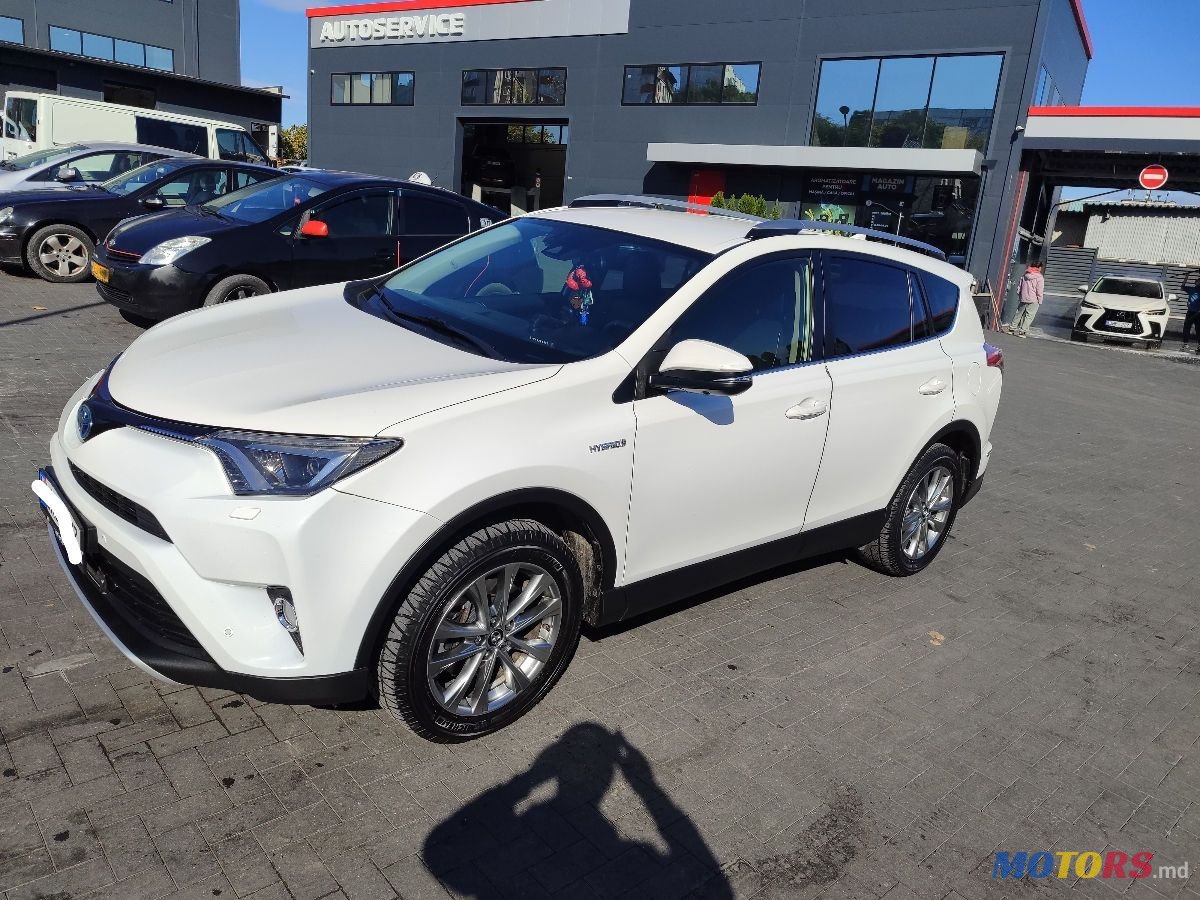 2018' Toyota RAV4 photo #2