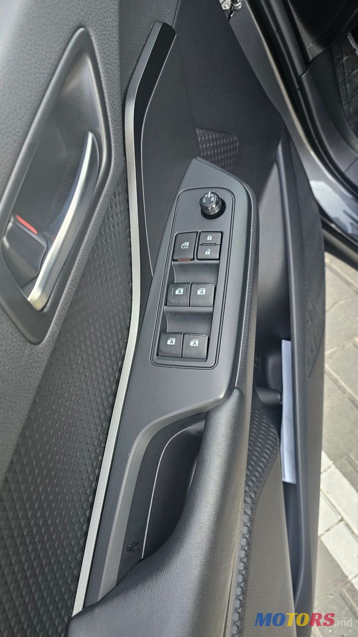 2019' Toyota C-HR photo #5