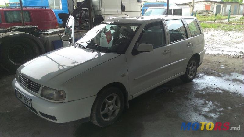 2001' Volkswagen Polo photo #1