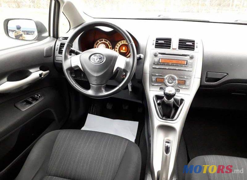 2008' Toyota Auris photo #1