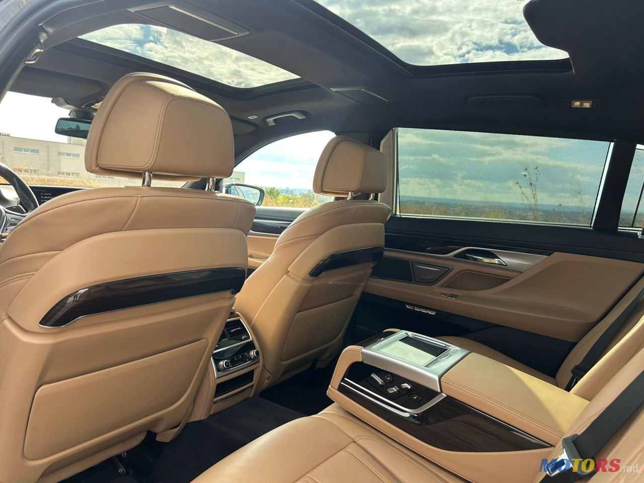 2017' BMW 7 Series photo #4