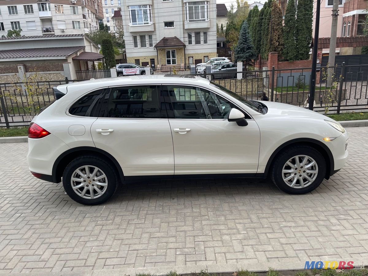 2012' Porsche Cayenne photo #3