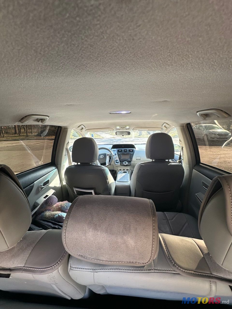 2012' Toyota Prius v photo #4