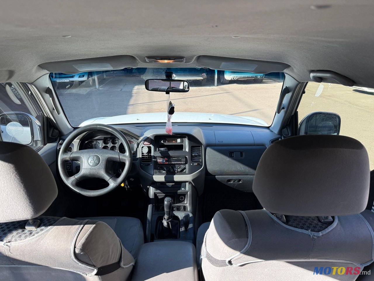 2005' Mitsubishi Pajero photo #6