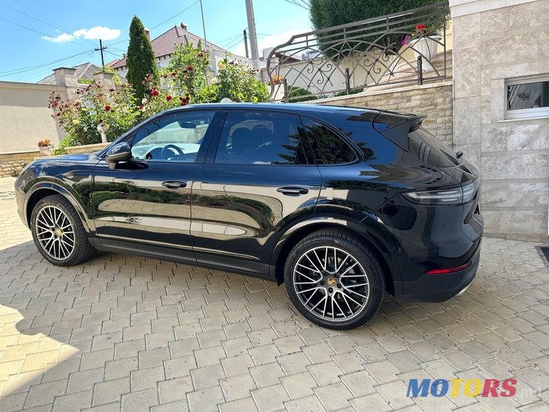 2019' Porsche Cayenne photo #1