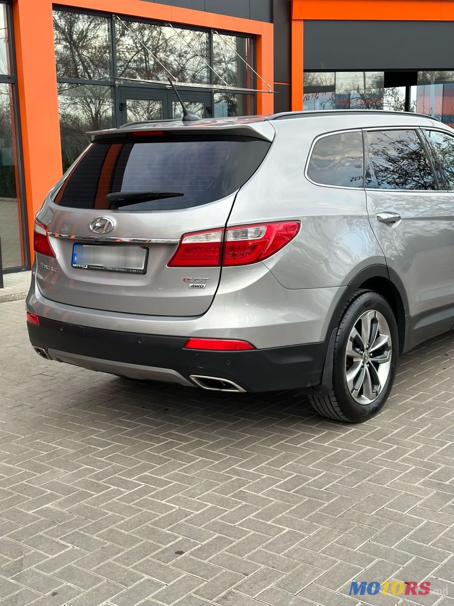 2013' Hyundai Santa Fe photo #3