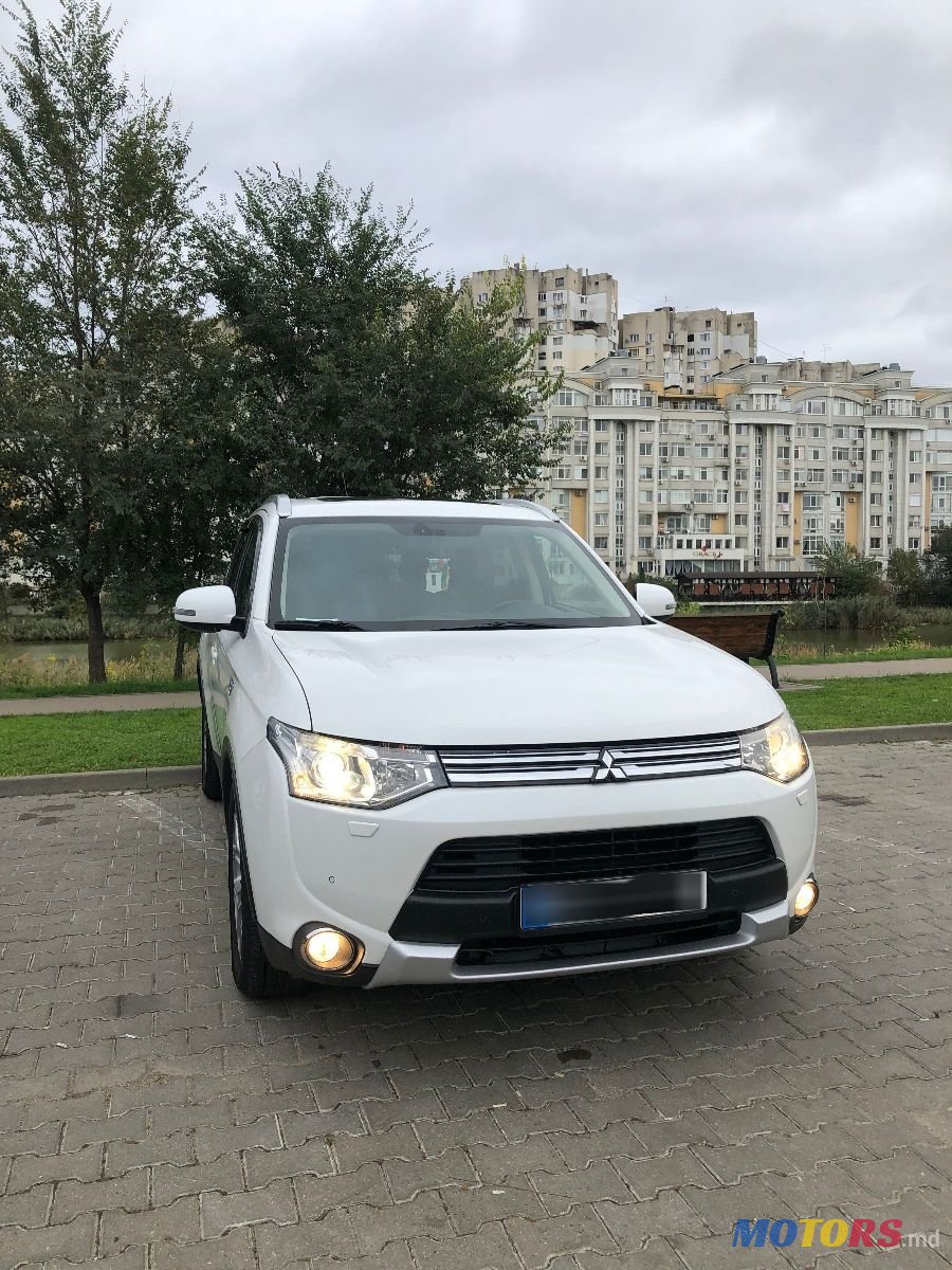 2015' Mitsubishi Outlander photo #1