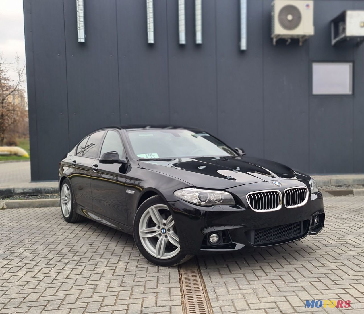 2016' BMW 5 Series photo #2