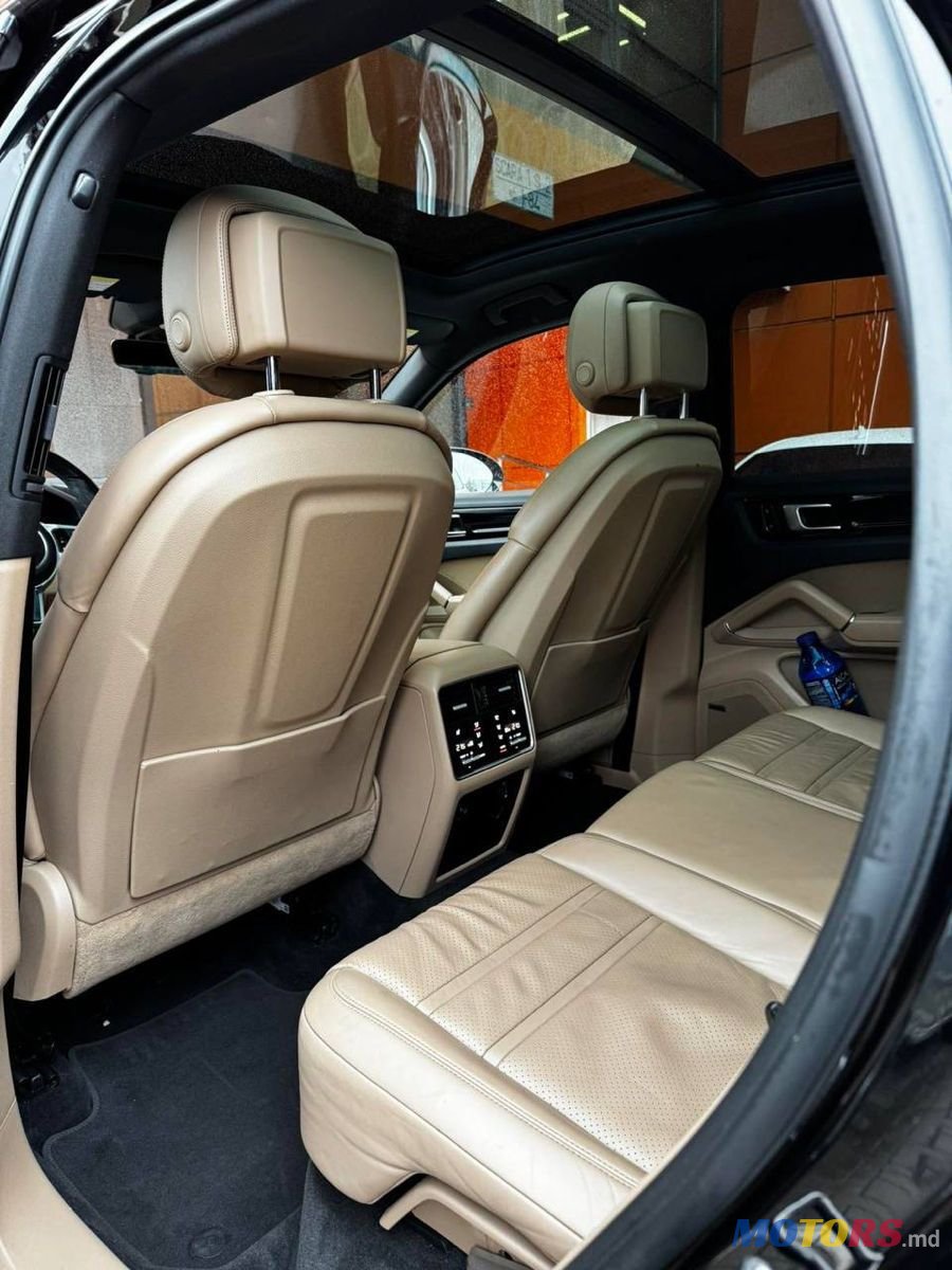 2018' Porsche Cayenne photo #6