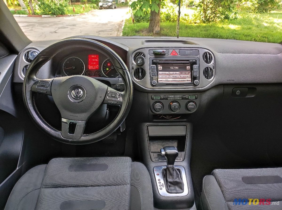 2009' Volkswagen Tiguan photo #5