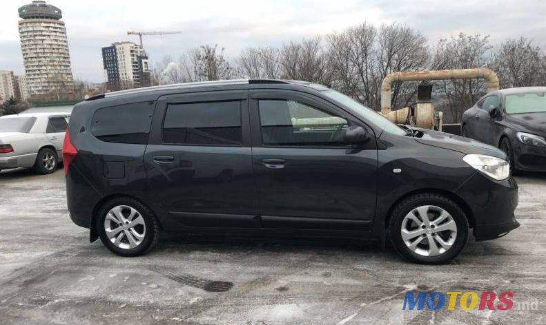 2014' Dacia Lodgy photo #1