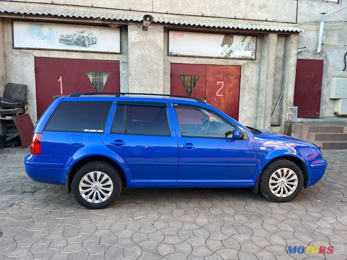 2002' Volkswagen Golf photo #3