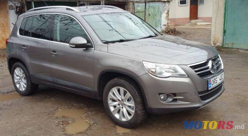2011' Volkswagen Tiguan photo #1