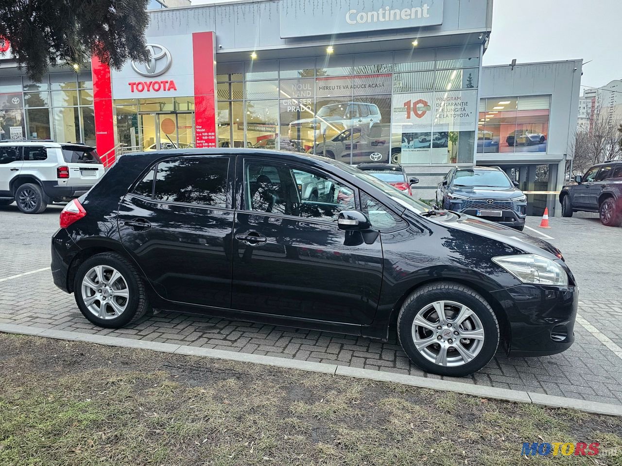 2011' Toyota Auris photo #1