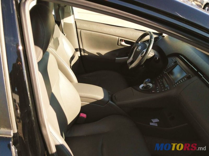 2010' Toyota Prius photo #4