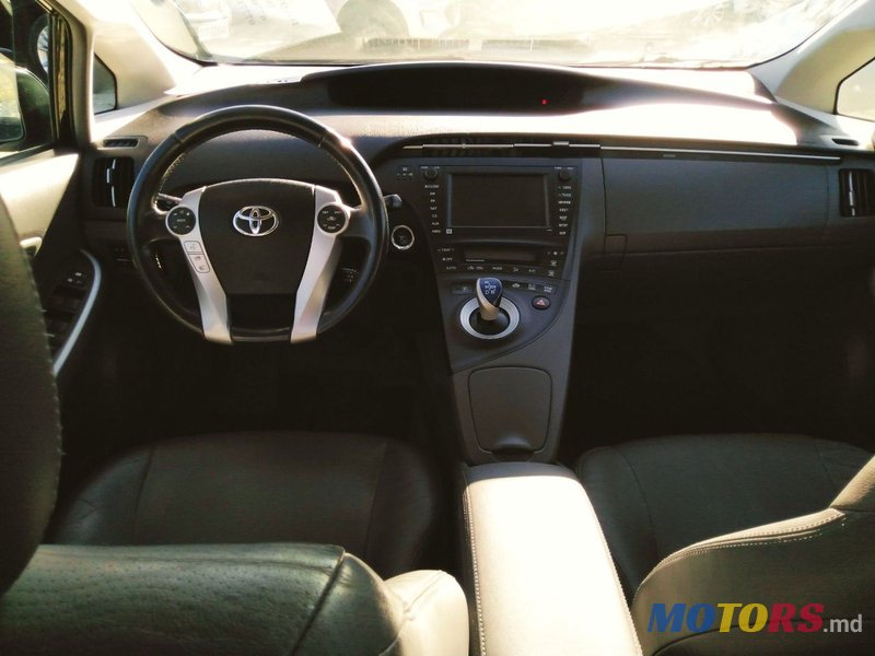 2010' Toyota Prius photo #2