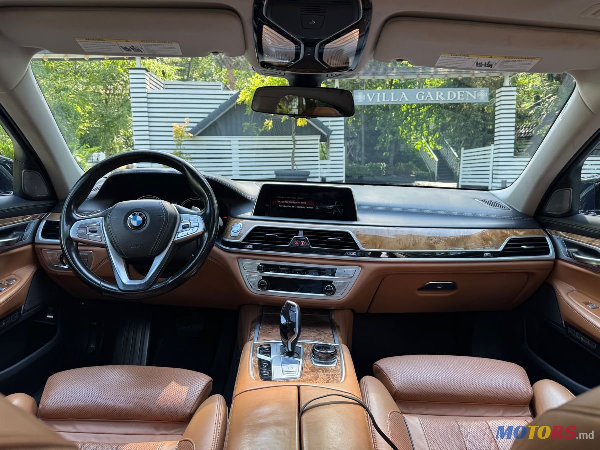 2017' BMW 7 Series photo #4