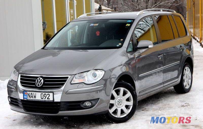 2009' Volkswagen Touran photo #3