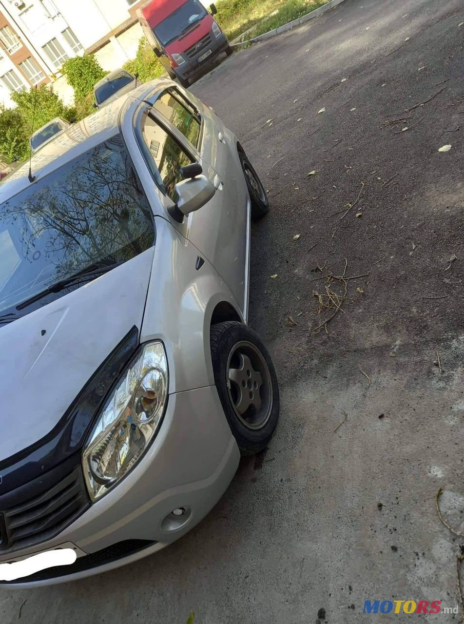 2008' Dacia Sandero photo #5