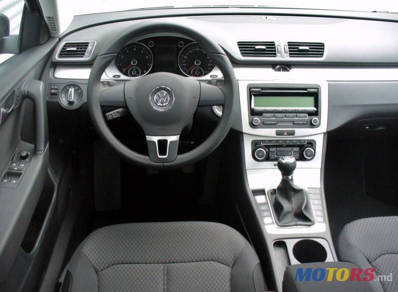 2012' Volkswagen Passat photo #2