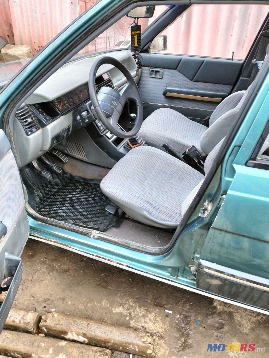 1988' Renault 19 photo #6