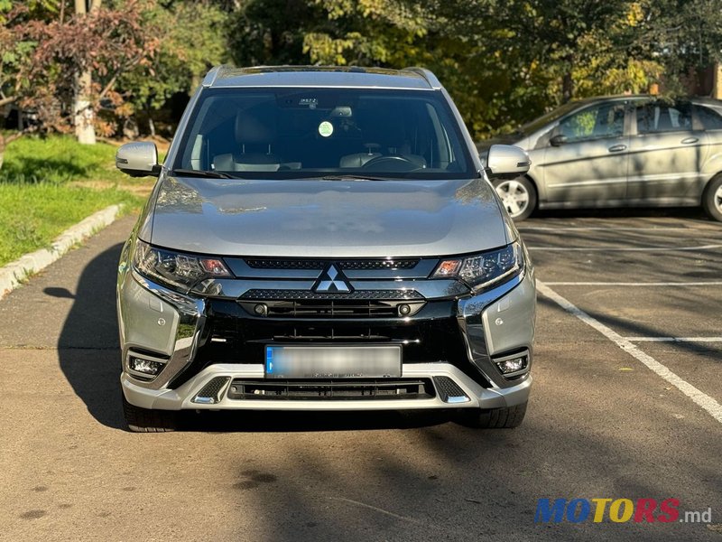 2018' Mitsubishi Outlander photo #1