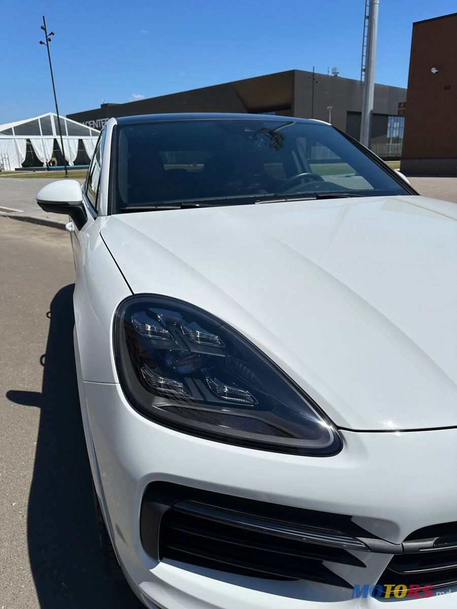 2021' Porsche Cayenne Coupe photo #2