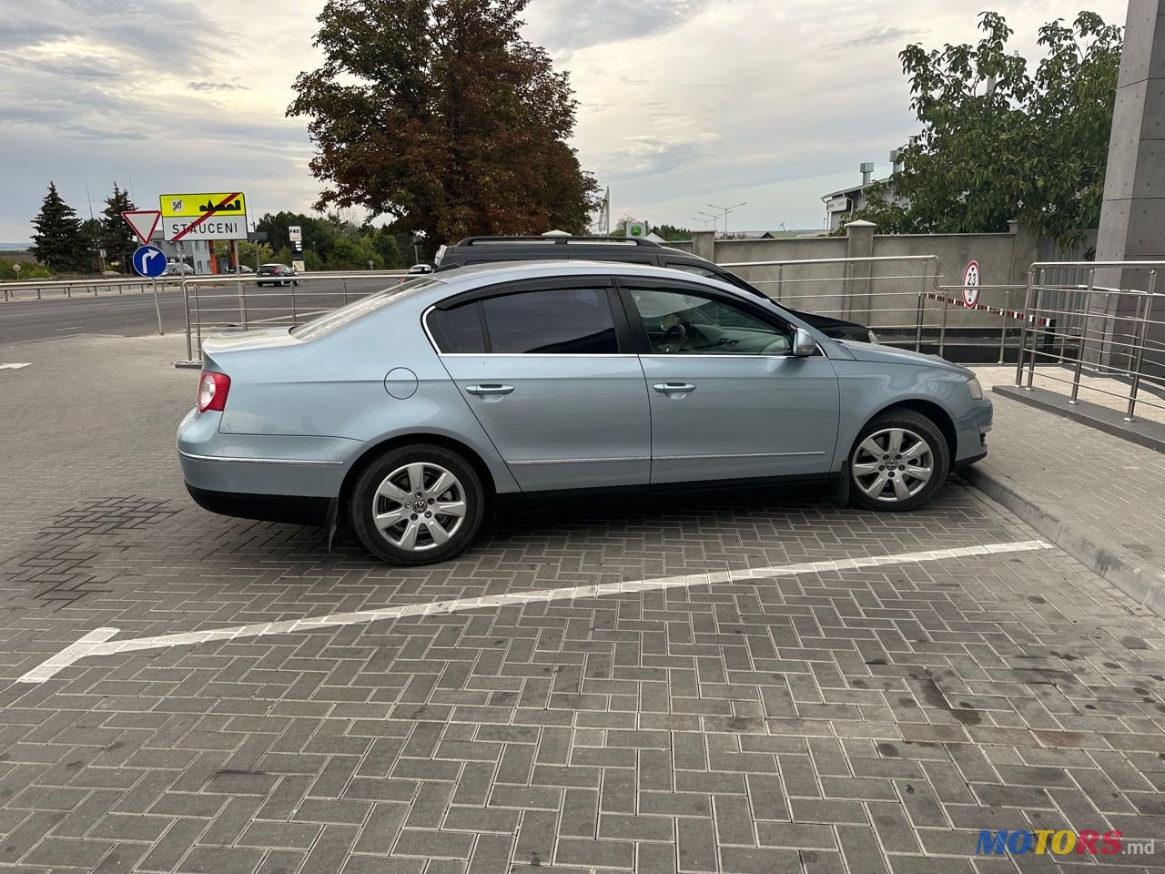 2006' Volkswagen Passat photo #4