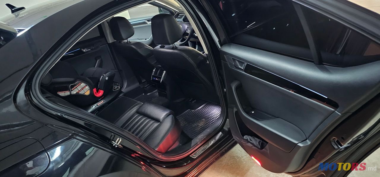 2016' Skoda Superb photo #4