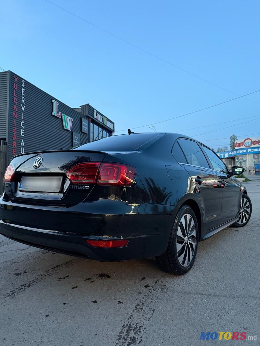 2012' Volkswagen Jetta photo #3