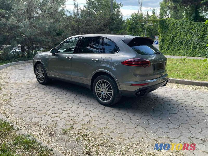 2017' Porsche Cayenne photo #3