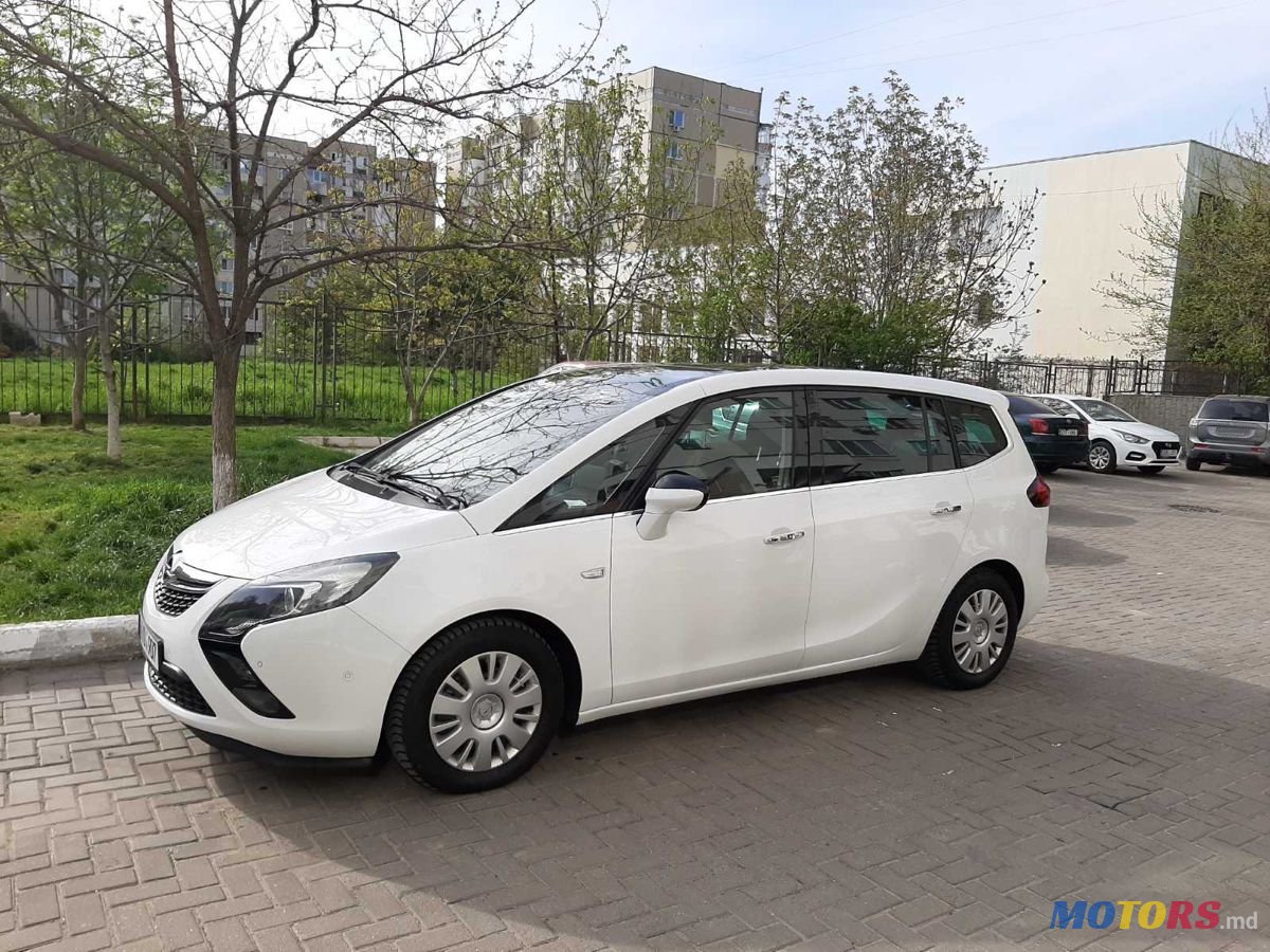 2013' Opel Zafira photo #2