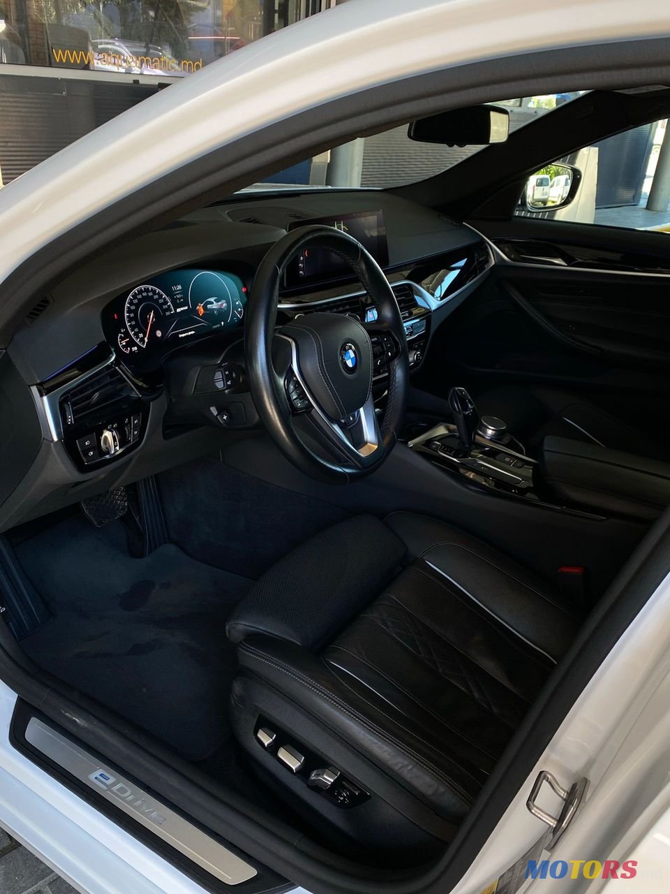 2018' BMW 5 Series photo #4