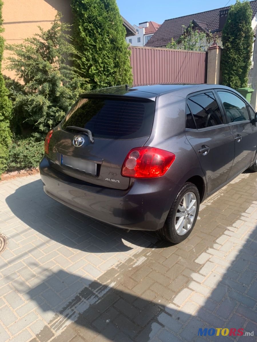 2009' Toyota Auris photo #3