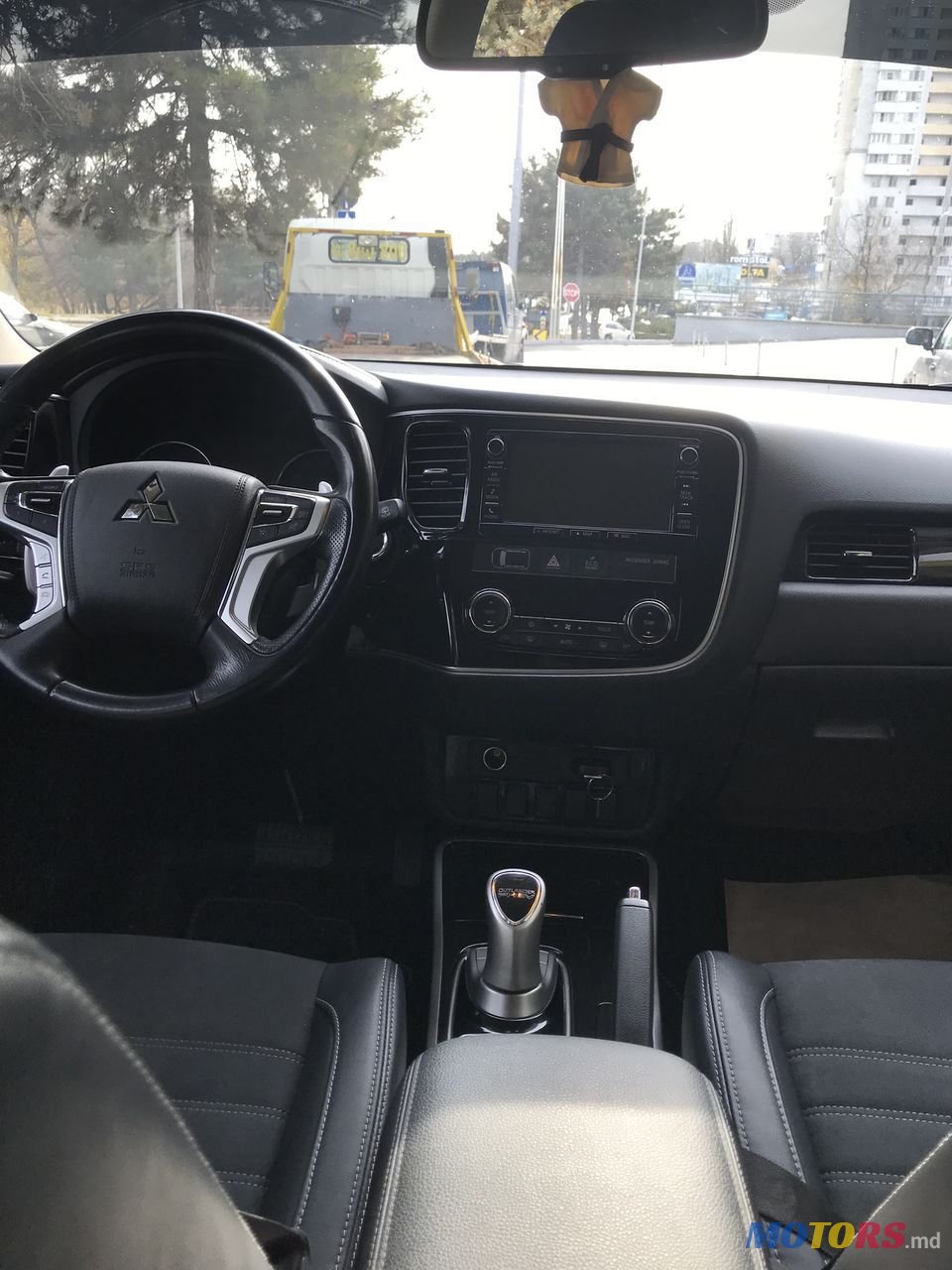 2015' Mitsubishi Outlander photo #4