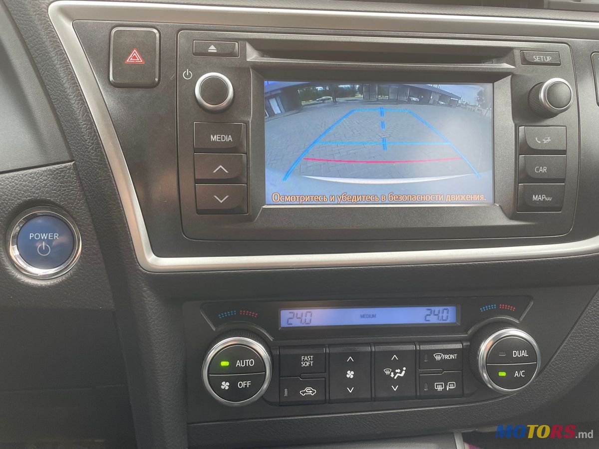 2014' Toyota Auris photo #6