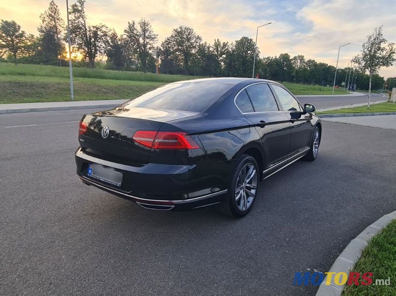 2018' Volkswagen Passat photo #3
