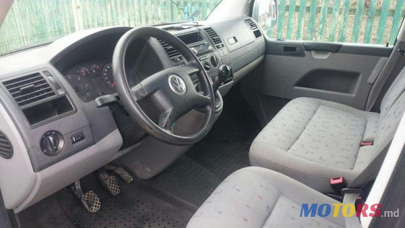 2004' Volkswagen Caravelle photo #3