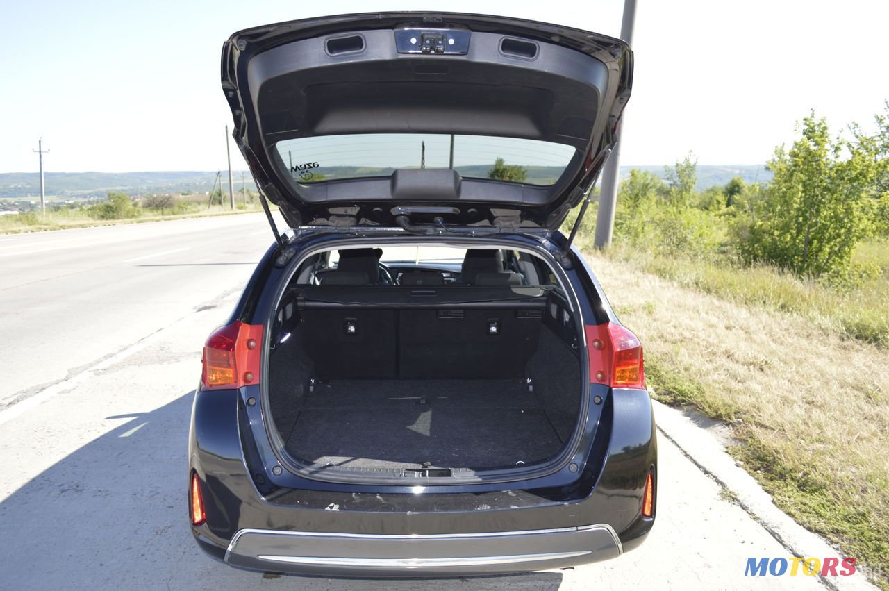 2014' Toyota Auris photo #5