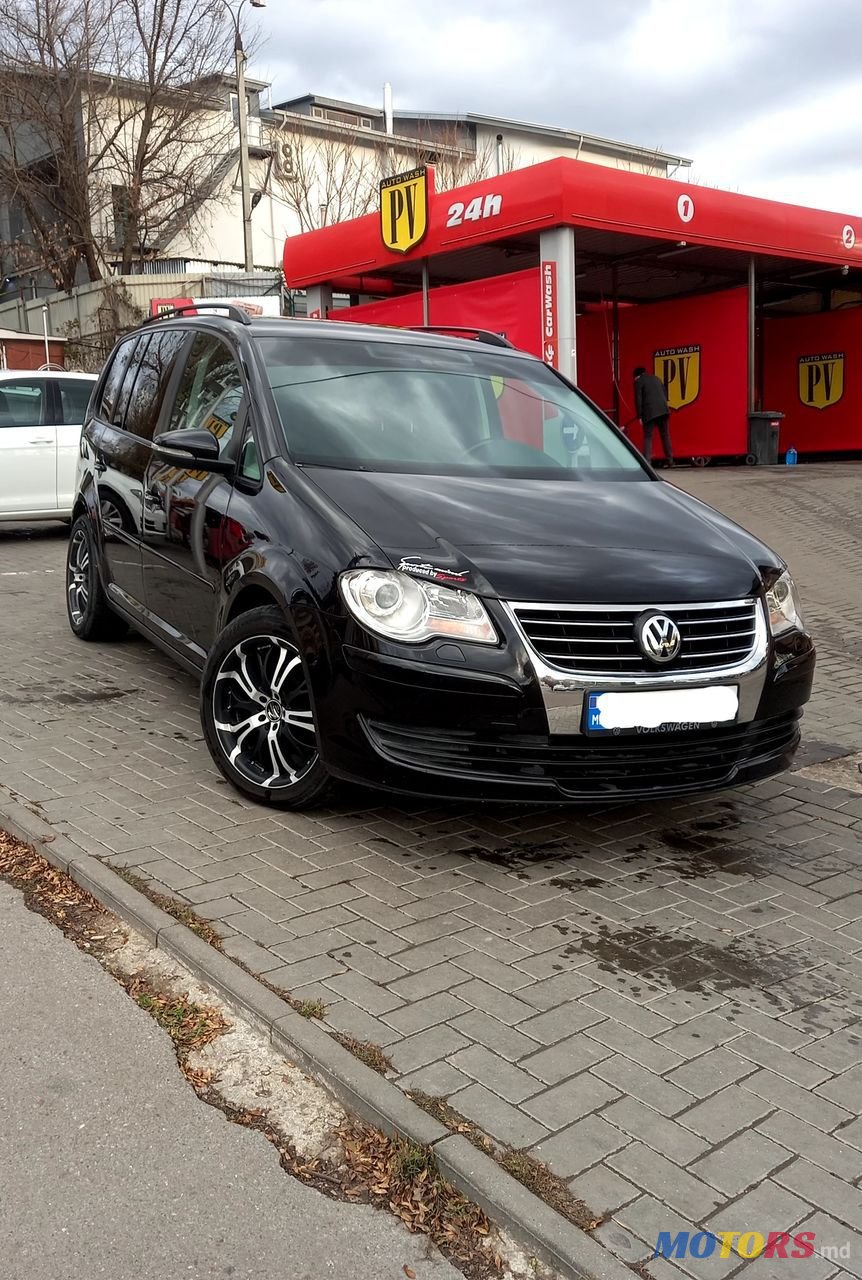 2010' Volkswagen Touran photo #2